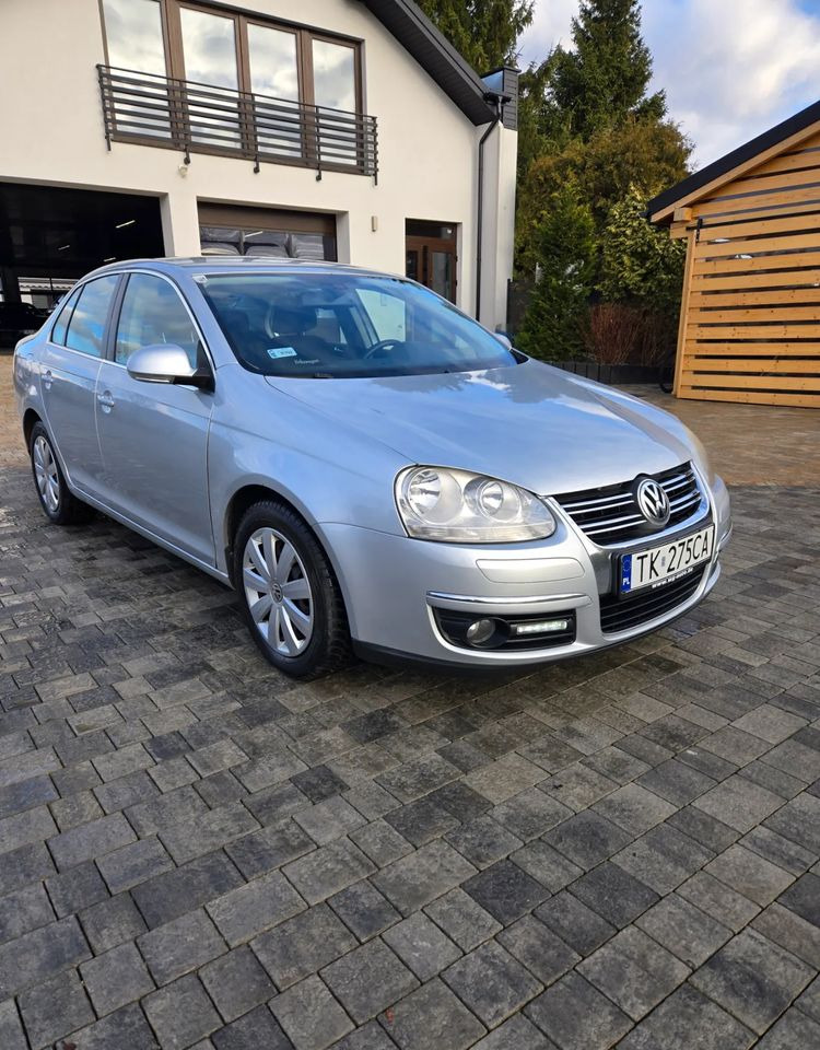 Volkswagen Jetta 2.0 TDI Sportline - Седан: снимка 3 Volkswagen Jetta 2.0 TDI Sportline - Седан: снимка 3