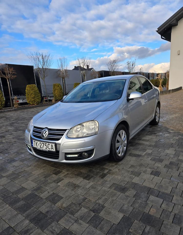 Volkswagen Jetta 2.0 TDI Sportline - Седан: снимка 2 Volkswagen Jetta 2.0 TDI Sportline - Седан: снимка 2