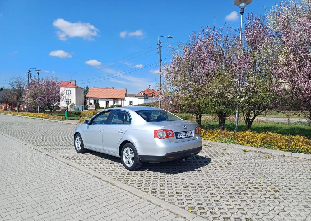 Volkswagen Jetta - Лек автомобил: снимка 4 Volkswagen Jetta - Лек автомобил: снимка 4