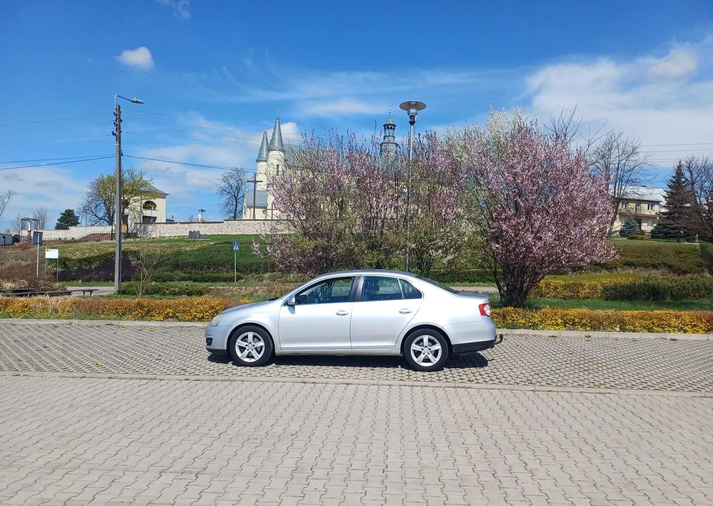 Volkswagen Jetta - Лек автомобил: снимка 5 Volkswagen Jetta - Лек автомобил: снимка 5