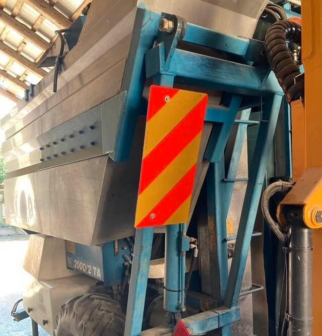 Vendemmiatrice Volentieri VG 2000/2 TA - Машина за събиране на грозде: снимка 2 Vendemmiatrice Volentieri VG 2000/2 TA - Машина за събиране на грозде: снимка 2