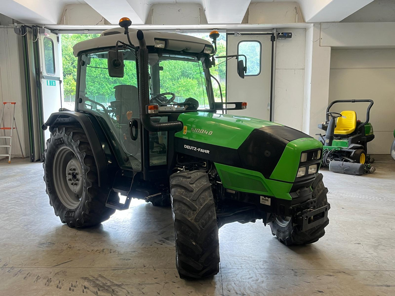 DEUTZ-FAHR 5100.4 D - Трактор: снимка 3 DEUTZ-FAHR 5100.4 D - Трактор: снимка 3