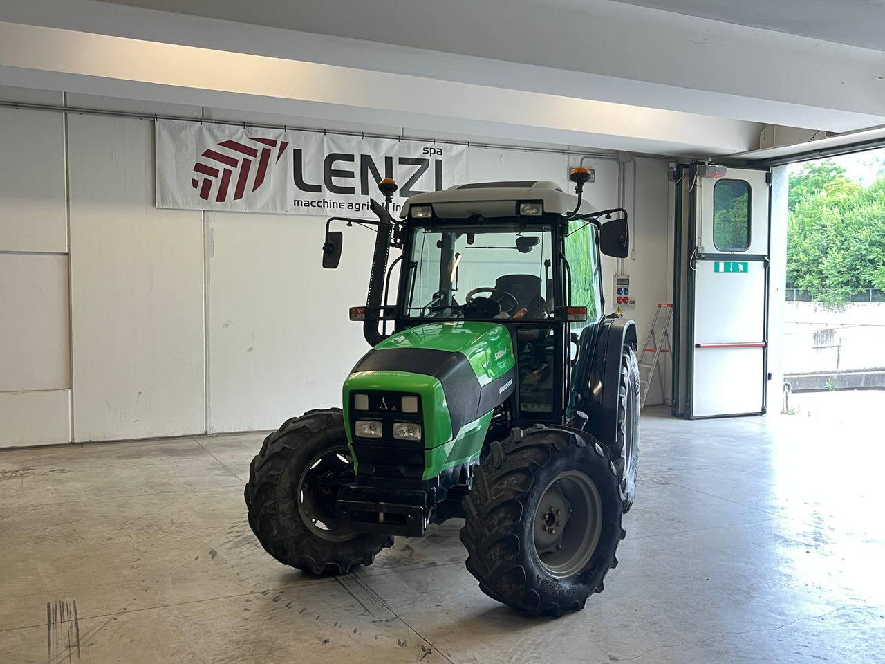 DEUTZ-FAHR 5100.4 D - Трактор: снимка 2 DEUTZ-FAHR 5100.4 D - Трактор: снимка 2
