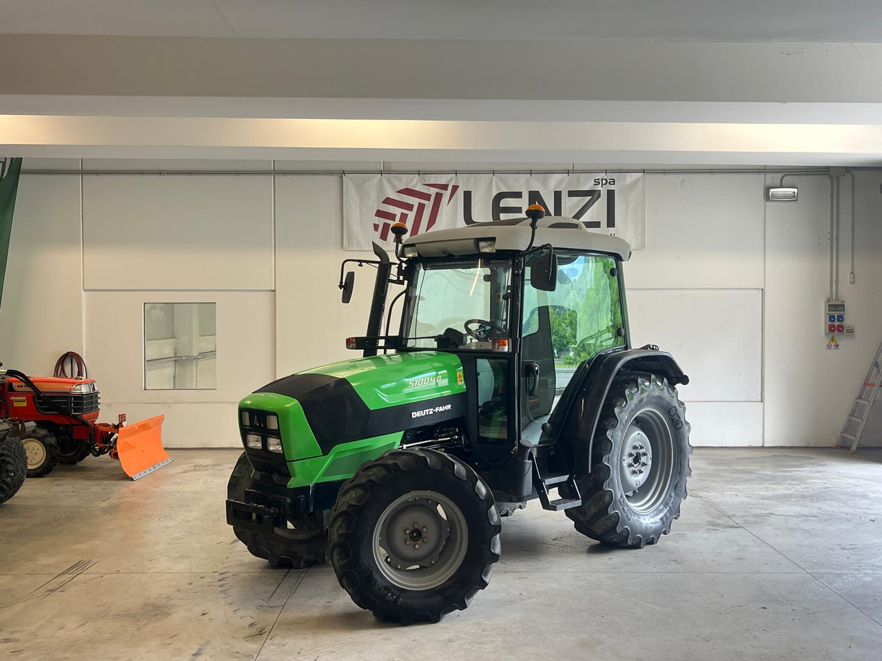DEUTZ-FAHR 5100.4 D - Трактор: снимка 1 DEUTZ-FAHR 5100.4 D - Трактор: снимка 1
