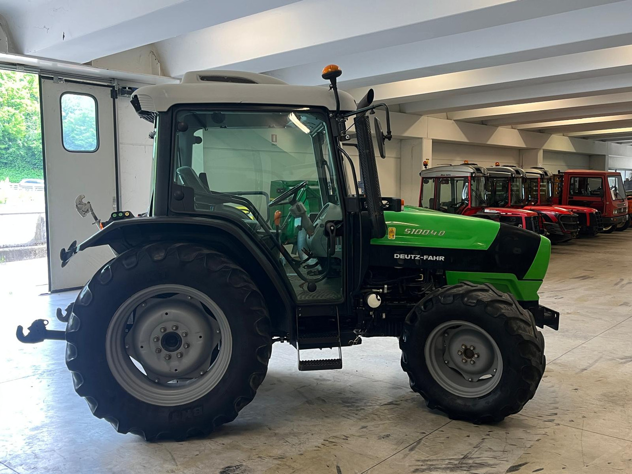 DEUTZ-FAHR 5100.4 D - Трактор: снимка 4 DEUTZ-FAHR 5100.4 D - Трактор: снимка 4