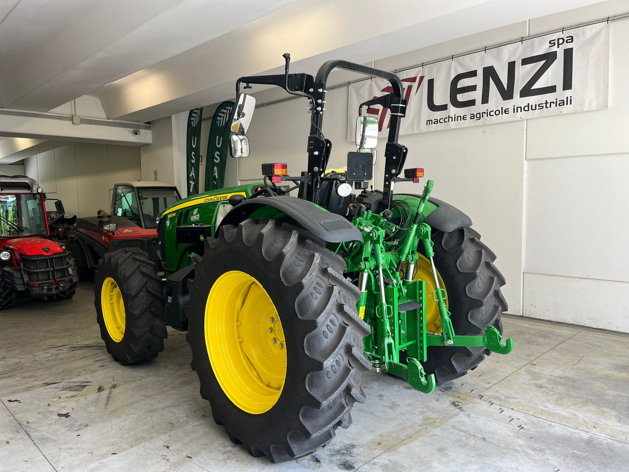 JOHN DEERE 5100 M - Трактор: снимка 4 JOHN DEERE 5100 M - Трактор: снимка 4