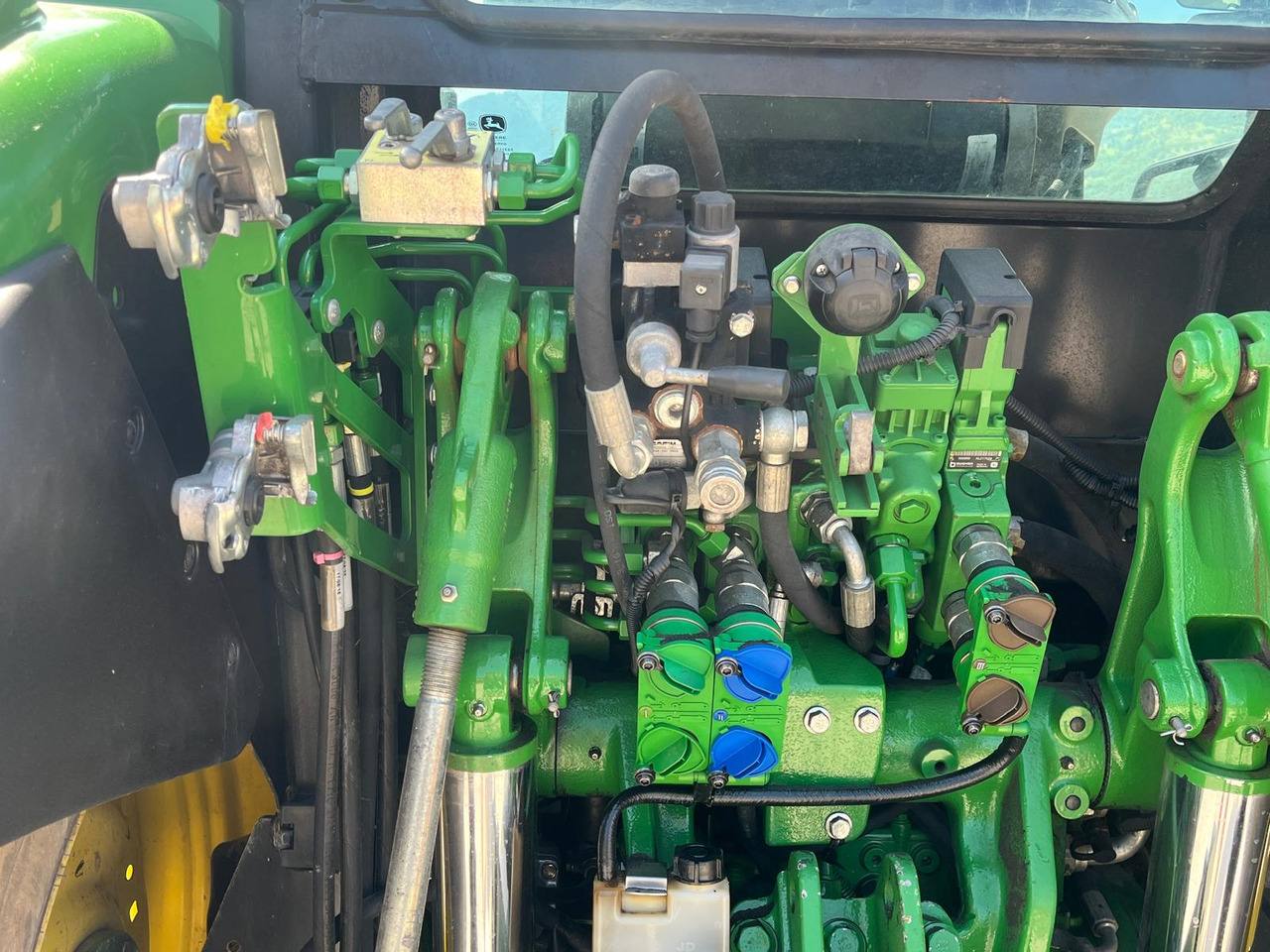 Трактор JOHN DEERE 5115R: снимка 8