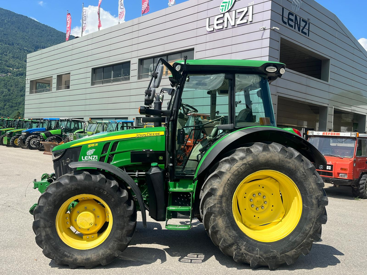 Трактор JOHN DEERE 5115R: снимка 12