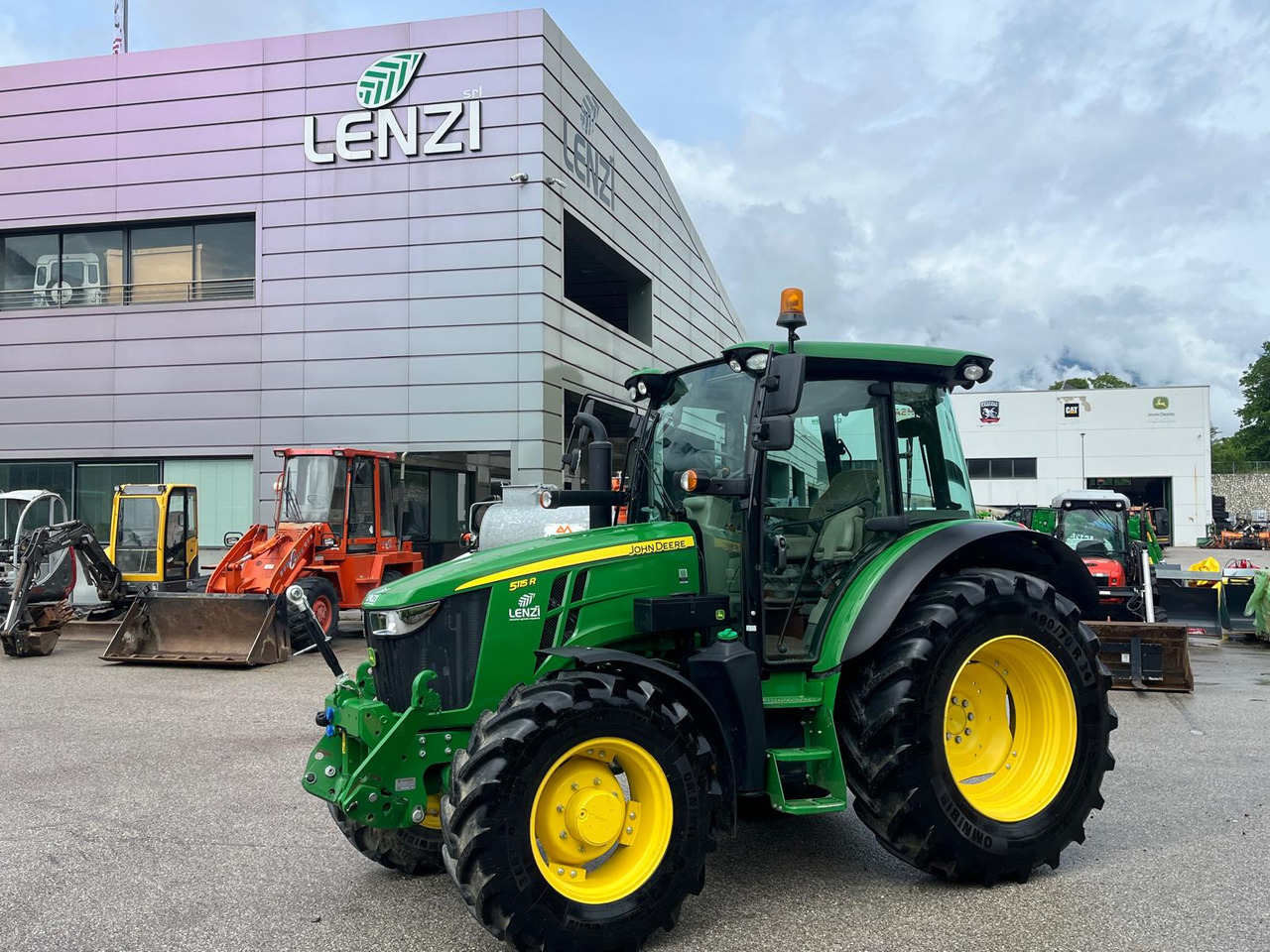 JOHN DEERE 5115R - Трактор: снимка 1 JOHN DEERE 5115R - Трактор: снимка 1