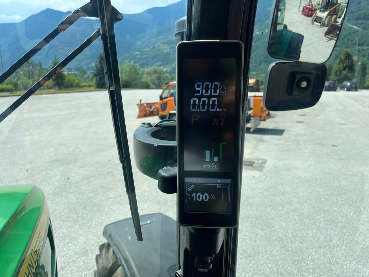 Трактор JOHN DEERE 5115R: снимка 17
