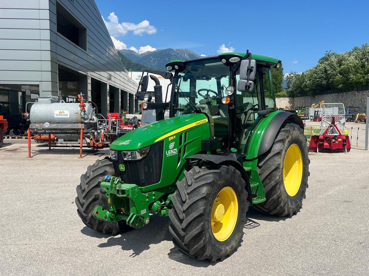 JOHN DEERE 5115R - Трактор: снимка 2 JOHN DEERE 5115R - Трактор: снимка 2