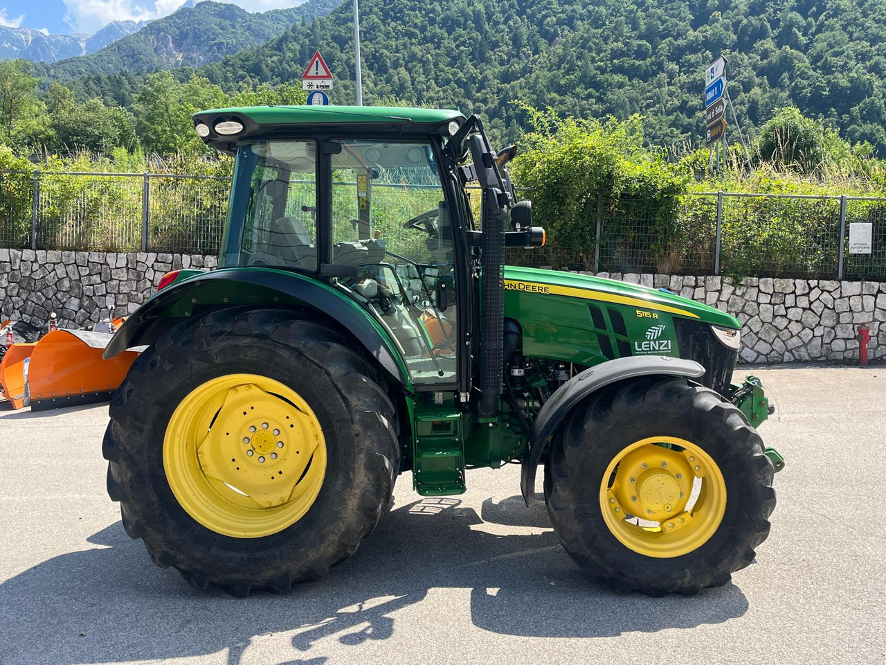 JOHN DEERE 5115R - Трактор: снимка 5 JOHN DEERE 5115R - Трактор: снимка 5