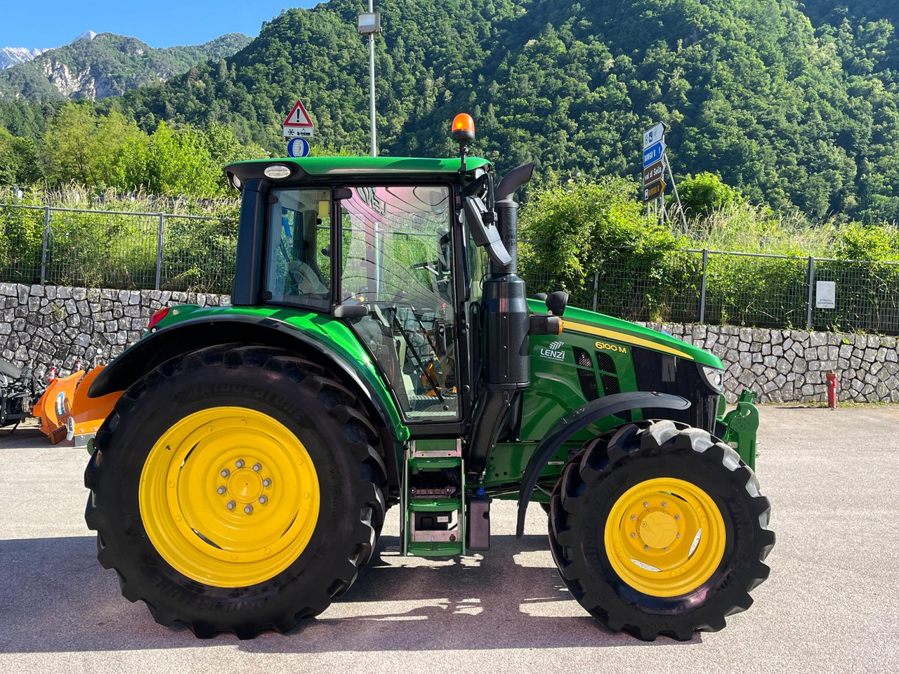 JOHN DEERE 6100M - Трактор: снимка 5 JOHN DEERE 6100M - Трактор: снимка 5