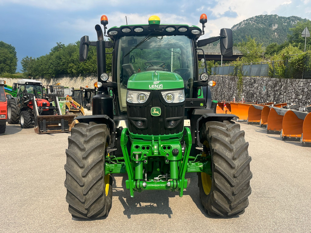 JOHN DEERE 6145 R - Трактор: снимка 3 JOHN DEERE 6145 R - Трактор: снимка 3