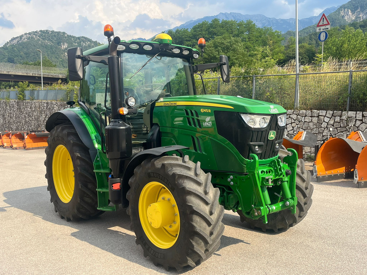 JOHN DEERE 6145 R - Трактор: снимка 4 JOHN DEERE 6145 R - Трактор: снимка 4