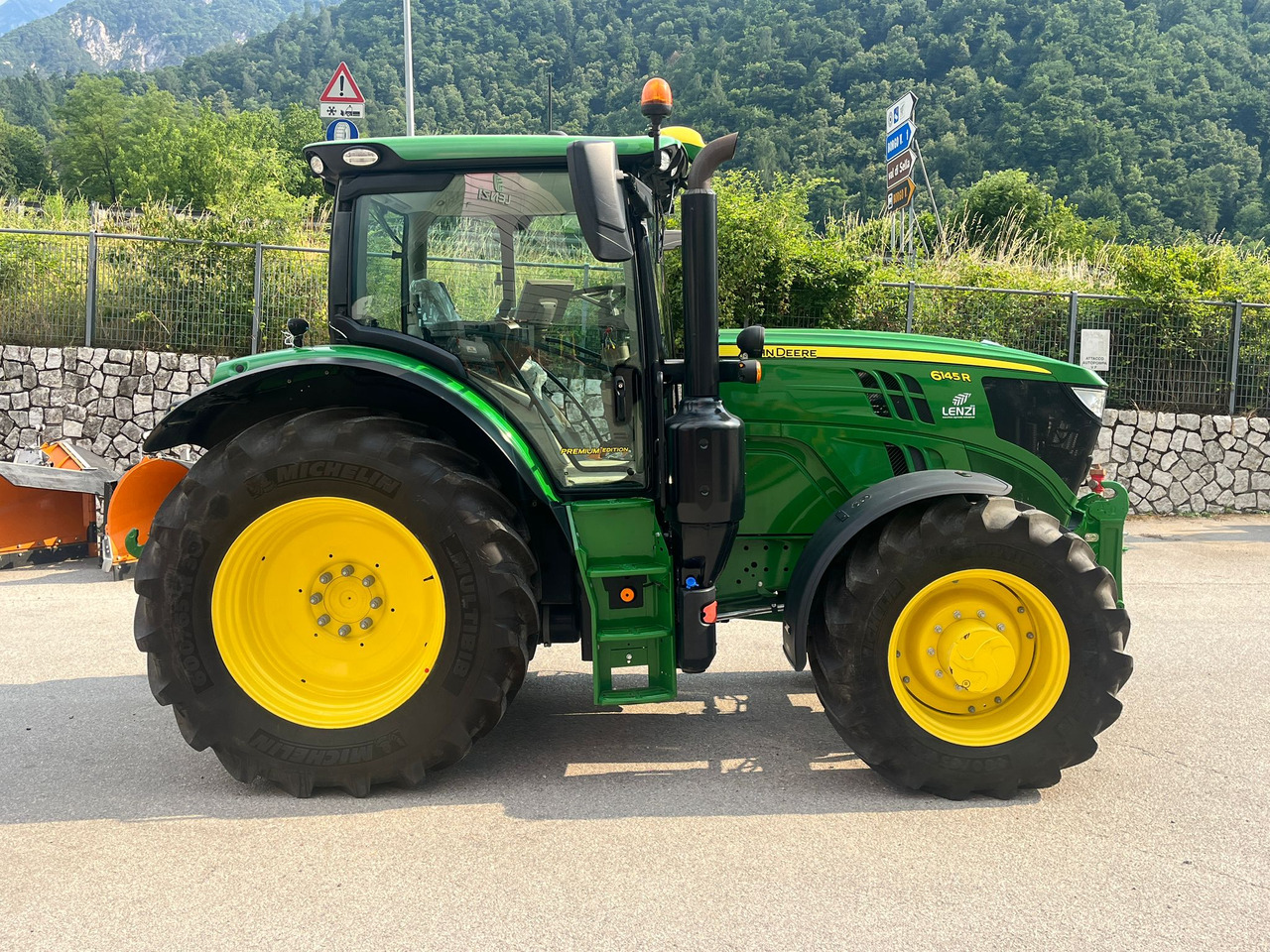 JOHN DEERE 6145 R - Трактор: снимка 5 JOHN DEERE 6145 R - Трактор: снимка 5