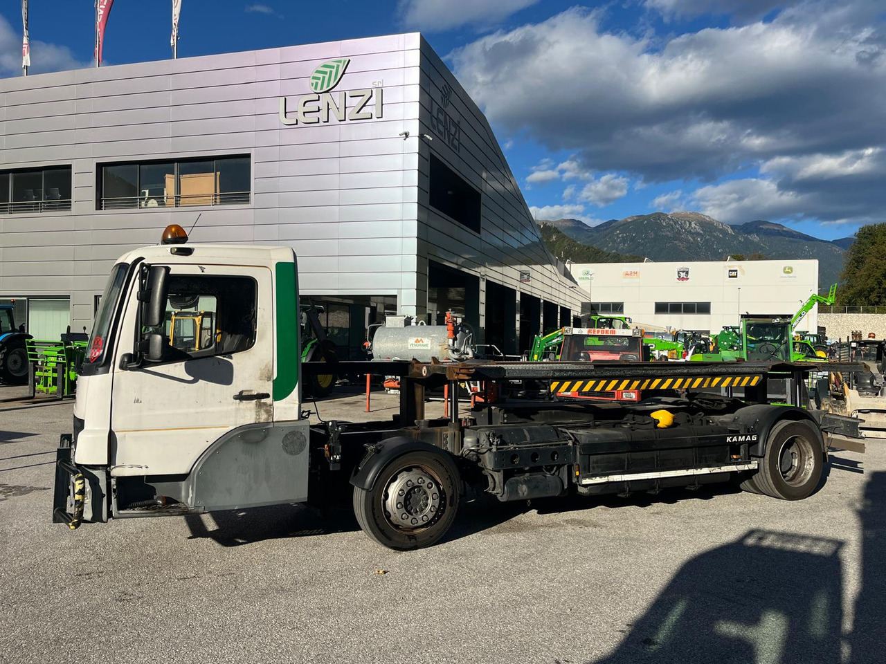 MERCEDES-BENZ KAMAG - Контейнеровоз/ Сменна каросерия камион: снимка 2 MERCEDES-BENZ KAMAG - Контейнеровоз/ Сменна каросерия камион: снимка 2