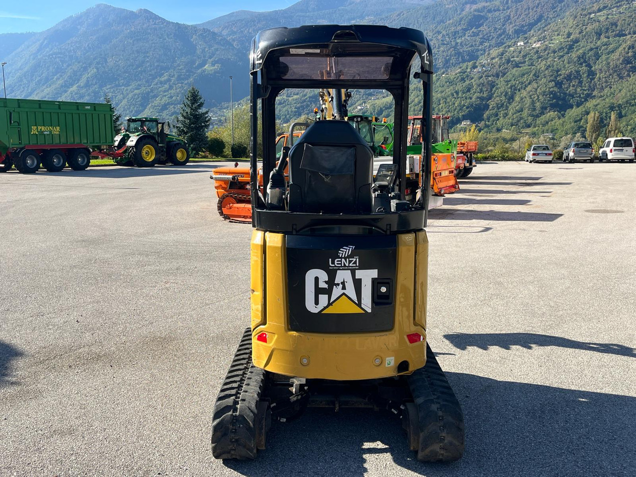 Мини багер MINIESCAVATORE CAT 301.7 CR: снимка 6 Мини багер MINIESCAVATORE CAT 301.7 CR: снимка 6