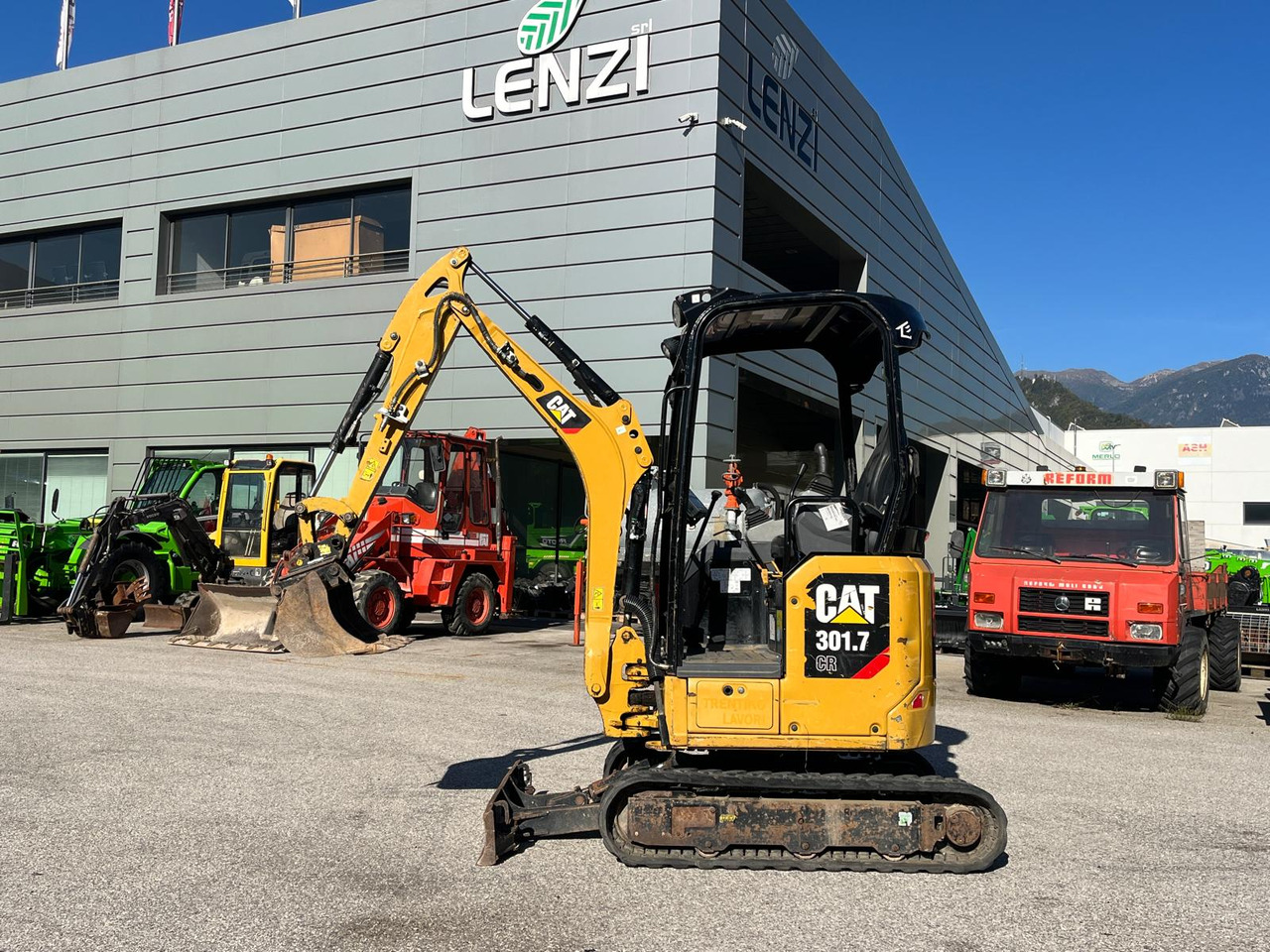 MINIESCAVATORE CAT 301.7 CR - Мини багер: снимка 1 MINIESCAVATORE CAT 301.7 CR - Мини багер: снимка 1