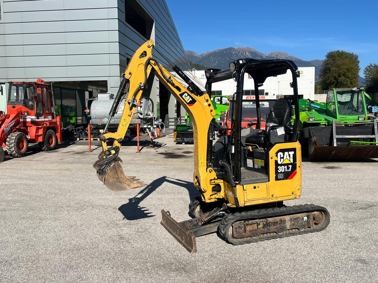 MINIESCAVATORE CAT 301.7 CR - Мини багер: снимка 2 MINIESCAVATORE CAT 301.7 CR - Мини багер: снимка 2