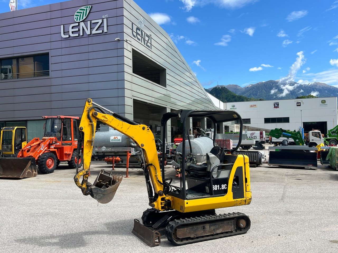 MINIESCAVATORE CAT 301.8 C - Мини багер: снимка 1 MINIESCAVATORE CAT 301.8 C - Мини багер: снимка 1