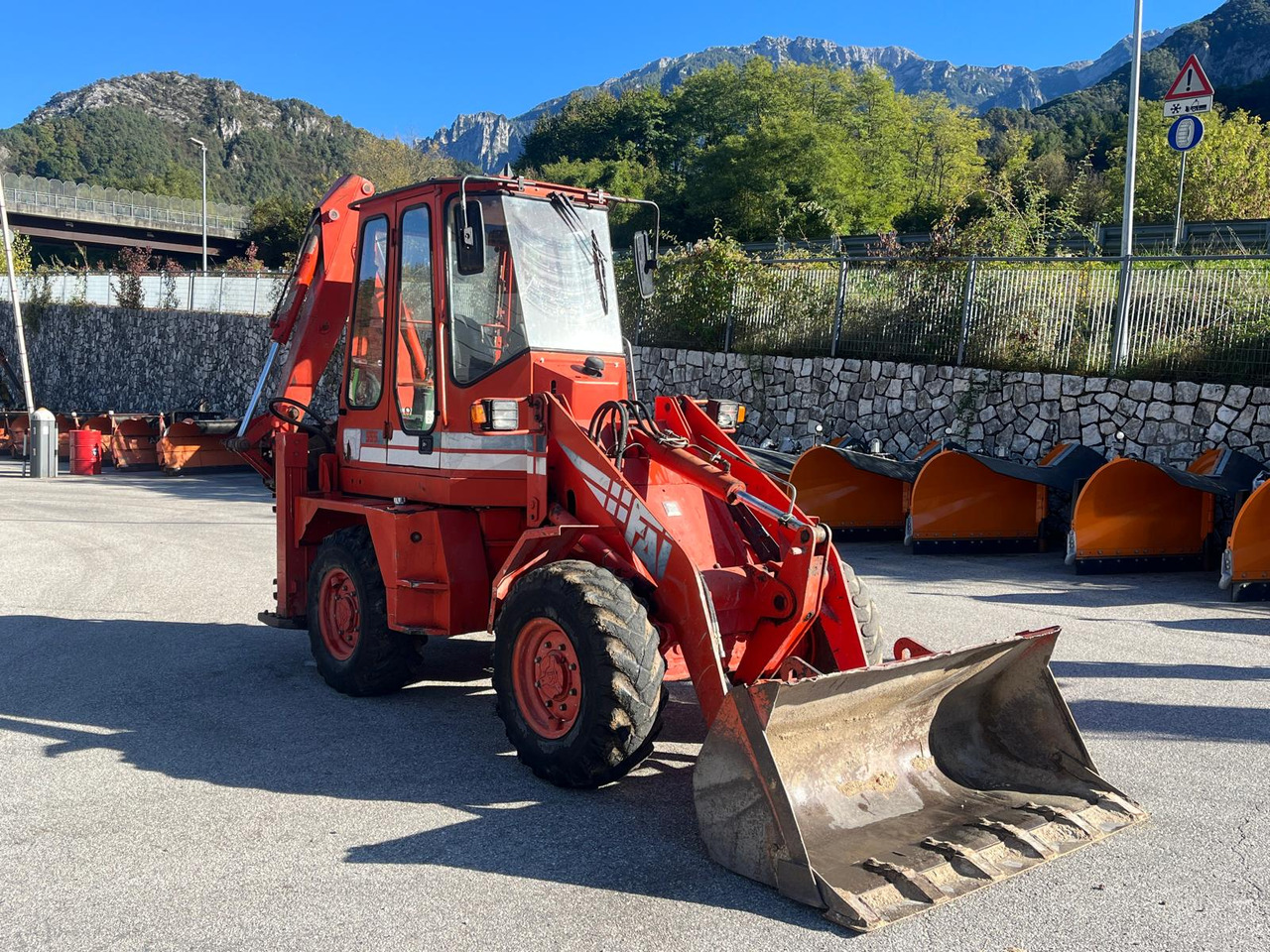 TERNA FAI 555 - Багер-товарач: снимка 3 TERNA FAI 555 - Багер-товарач: снимка 3