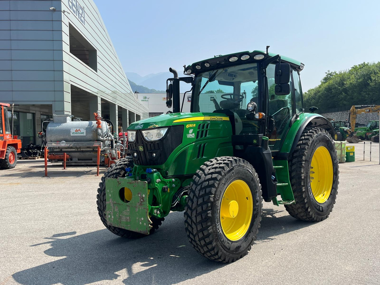TRATTORE JOHN DEERE 6130R - Трактор: снимка 2 TRATTORE JOHN DEERE 6130R - Трактор: снимка 2