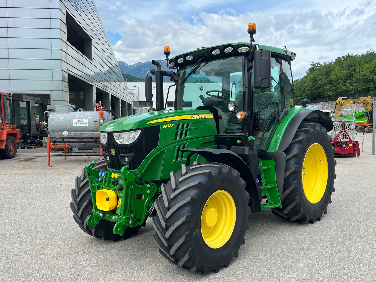 TRATTORE JOHN DEERE 6130R - Трактор: снимка 2 TRATTORE JOHN DEERE 6130R - Трактор: снимка 2