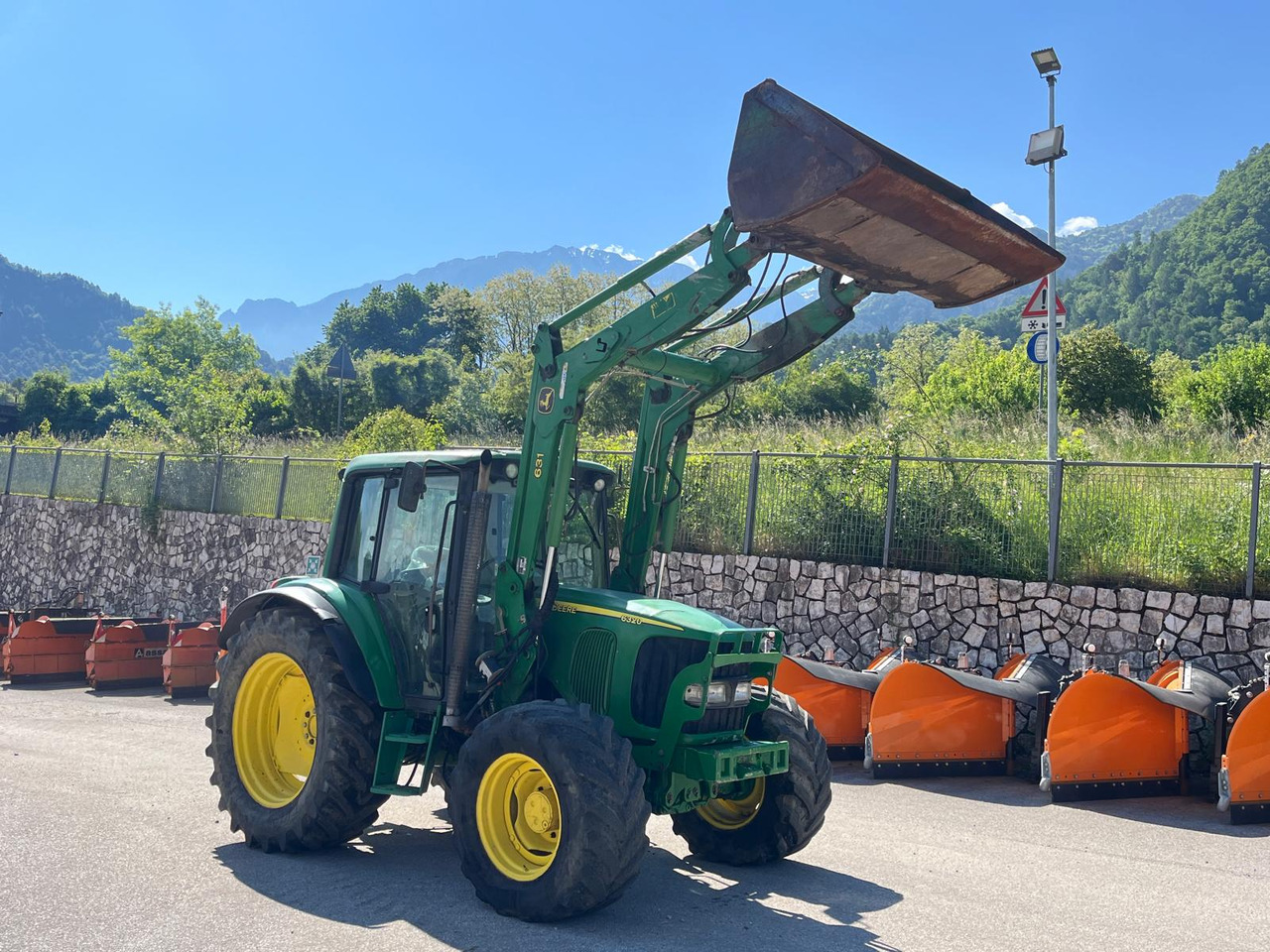 TRATTORE JOHN DEERE 6320 - Трактор: снимка 3 TRATTORE JOHN DEERE 6320 - Трактор: снимка 3
