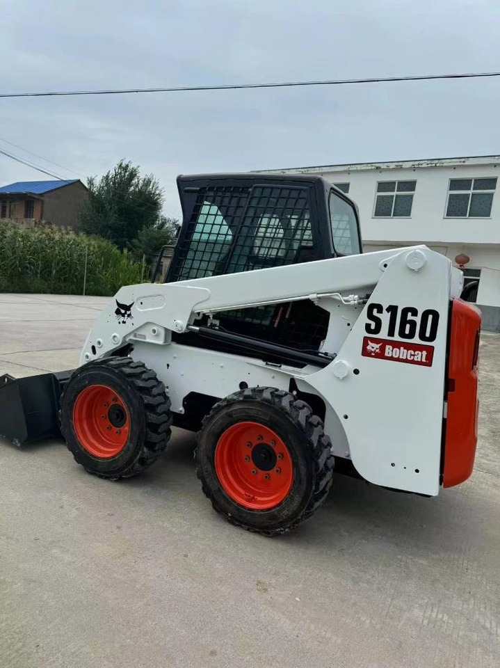 Bobcat S 160 - Мини челен товарач: снимка 2 Bobcat S 160 - Мини челен товарач: снимка 2