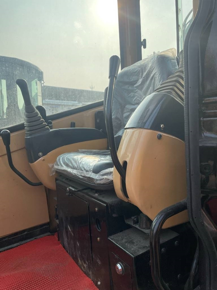 CAT 303 - Мини багер: снимка 4 CAT 303 - Мини багер: снимка 4