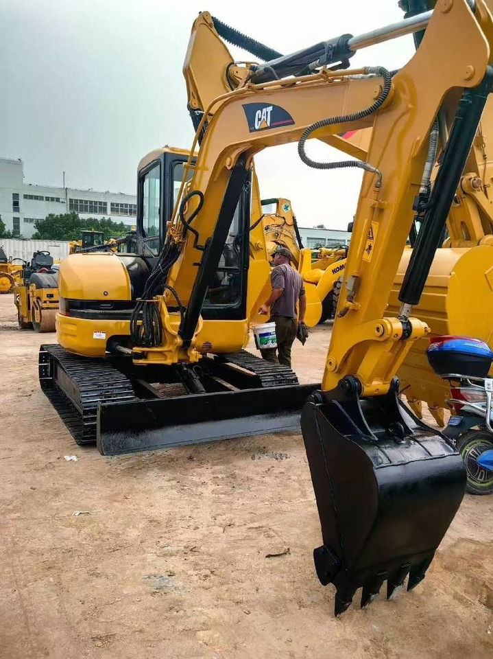 CAT 304 CR - Мини багер: снимка 1 CAT 304 CR - Мини багер: снимка 1
