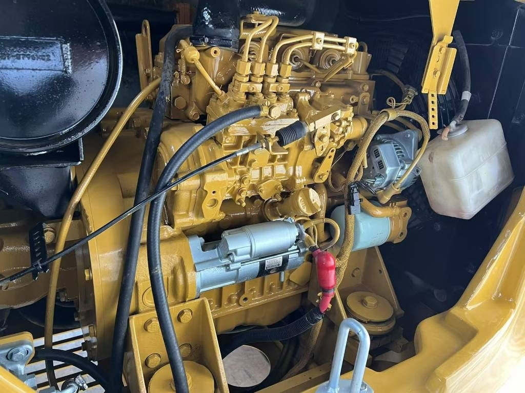 CAT 305.5 - Мини багер: снимка 2 CAT 305.5 - Мини багер: снимка 2