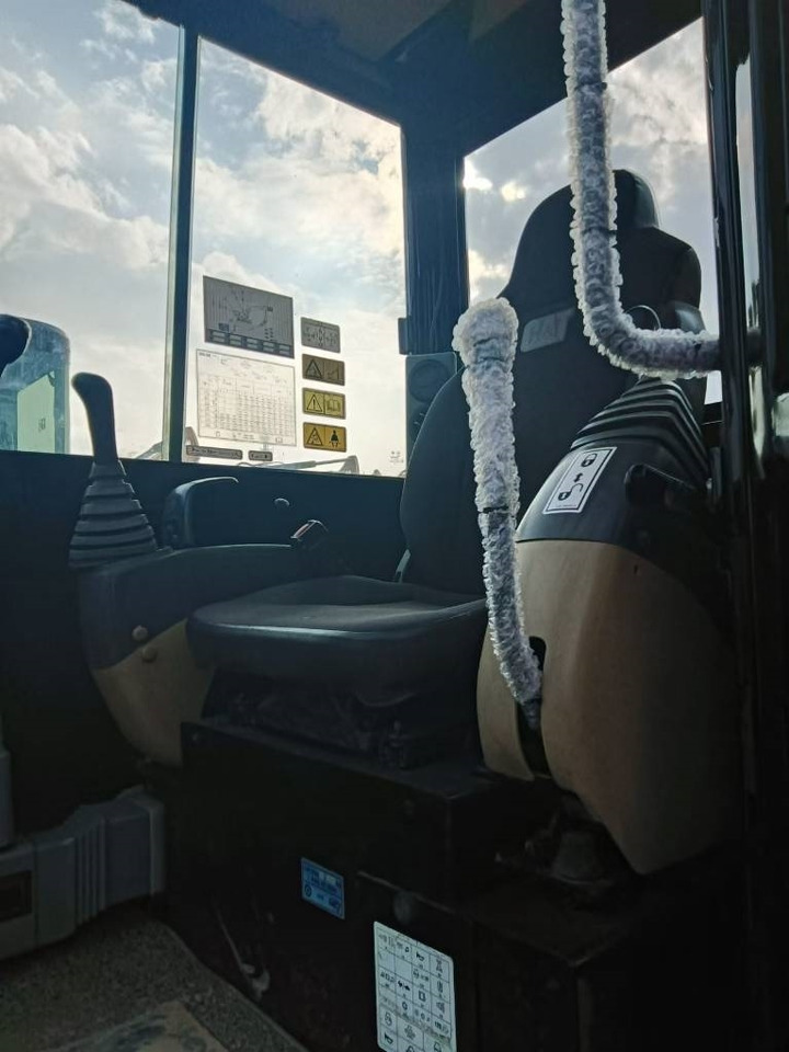 CAT 305.5 - Мини багер: снимка 5 CAT 305.5 - Мини багер: снимка 5