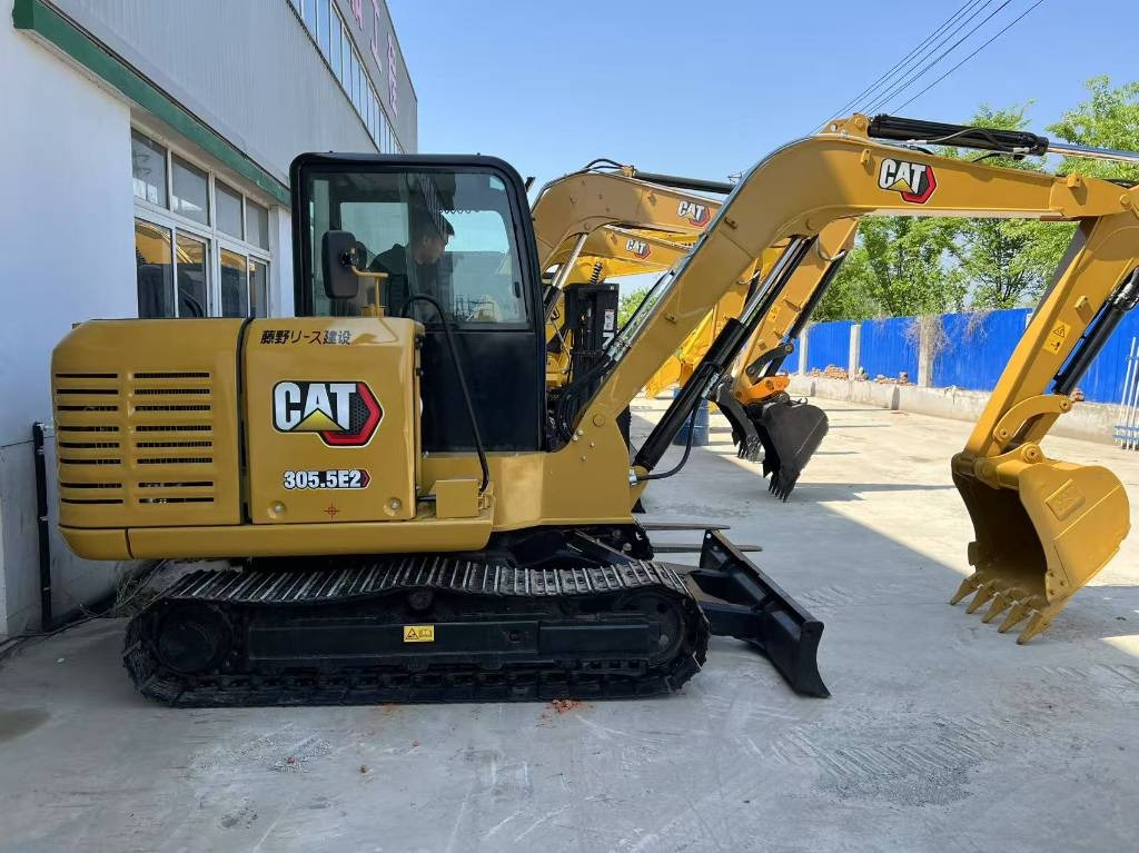 CAT 305.5 - Мини багер: снимка 1 CAT 305.5 - Мини багер: снимка 1