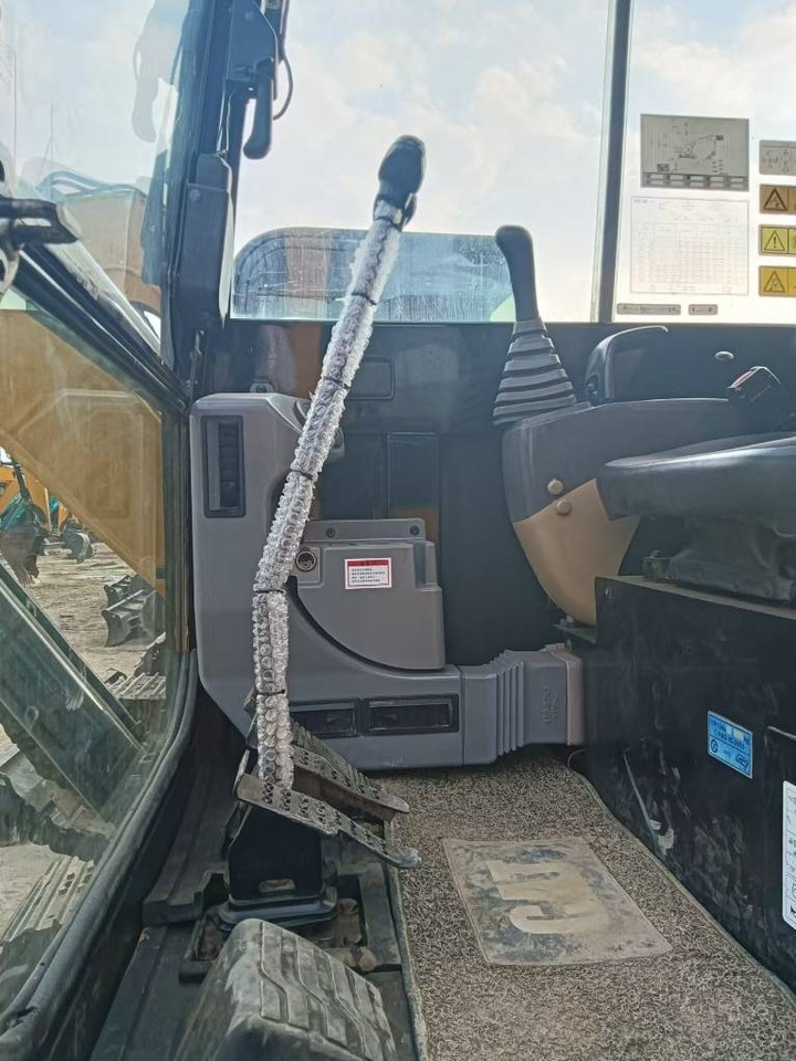 CAT 305.5 - Мини багер: снимка 2 CAT 305.5 - Мини багер: снимка 2