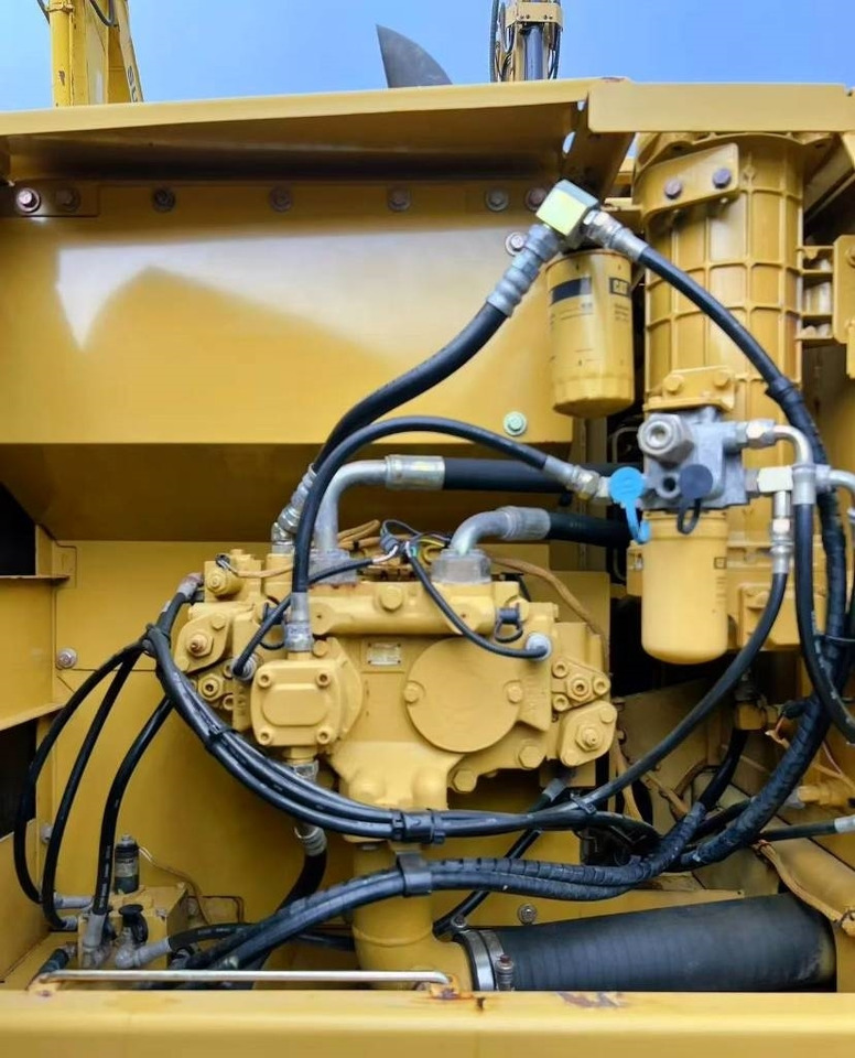 CAT 320 C - Верижен багер: снимка 3 CAT 320 C - Верижен багер: снимка 3