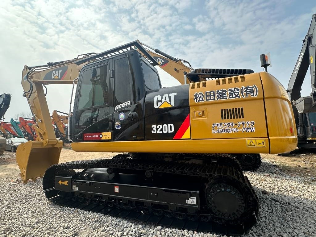 CAT 320 D - Верижен багер: снимка 3 CAT 320 D - Верижен багер: снимка 3