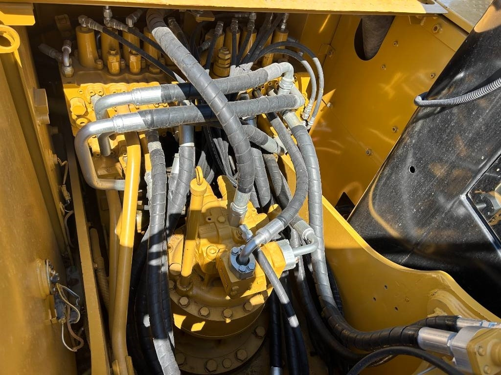 CAT 320 D - Верижен багер: снимка 3 CAT 320 D - Верижен багер: снимка 3
