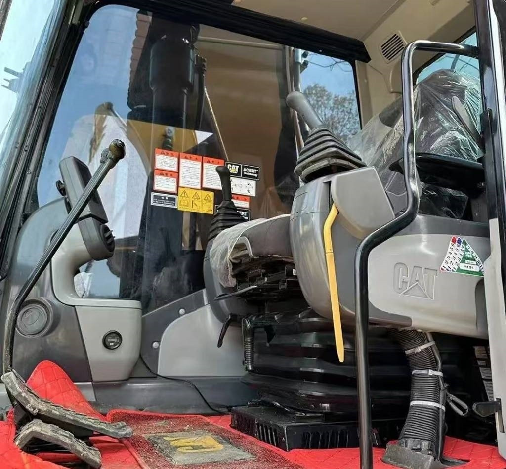 CAT 320 D - Верижен багер: снимка 2 CAT 320 D - Верижен багер: снимка 2