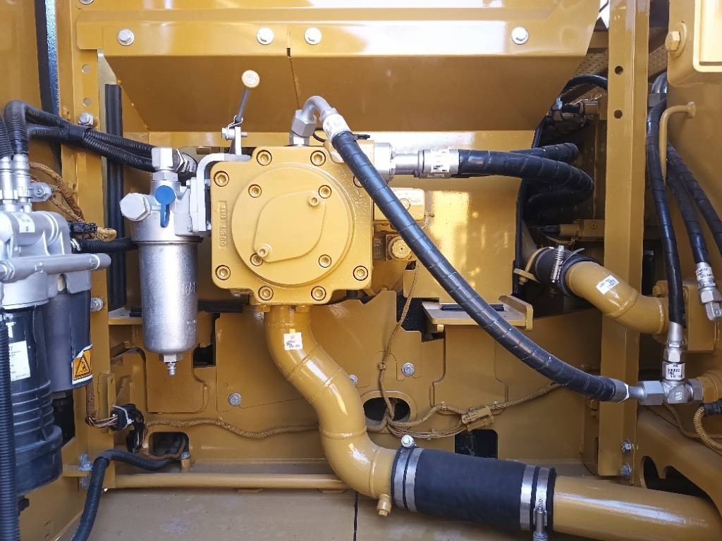 Верижен багер CAT 320 GC: снимка 8