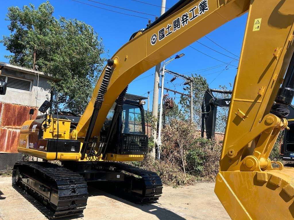 CAT 320D2L - Верижен багер: снимка 5 CAT 320D2L - Верижен багер: снимка 5