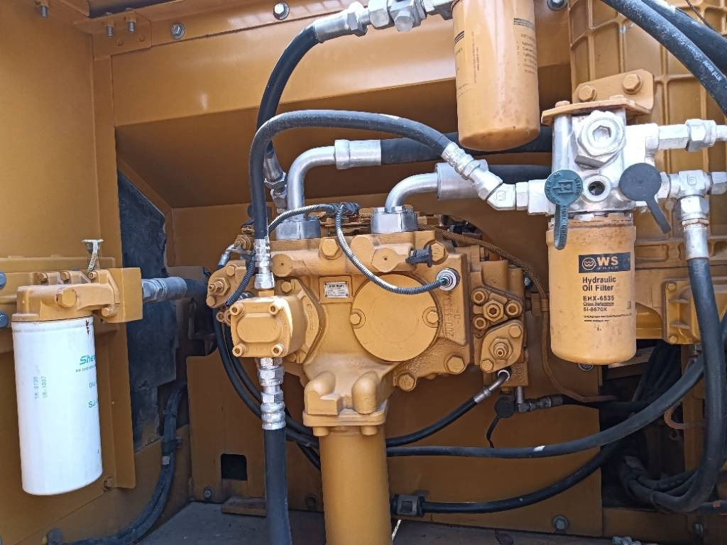 CAT 325 D - Верижен багер: снимка 2 CAT 325 D - Верижен багер: снимка 2