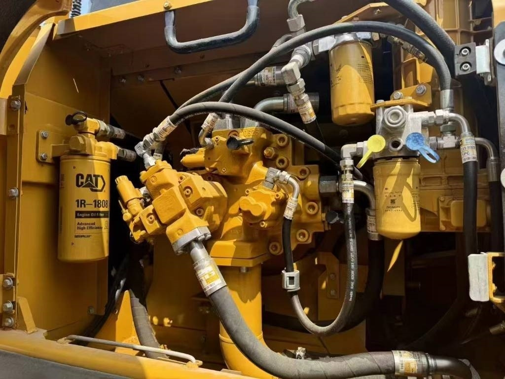 CAT 330 - Верижен багер: снимка 4 CAT 330 - Верижен багер: снимка 4
