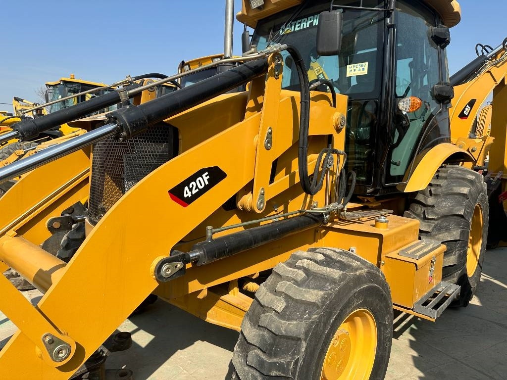 CAT 420 F ST - Багер-товарач: снимка 3 CAT 420 F ST - Багер-товарач: снимка 3