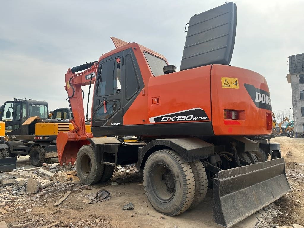 Doosan 150 - Колесен багер: снимка 2 Doosan 150 - Колесен багер: снимка 2