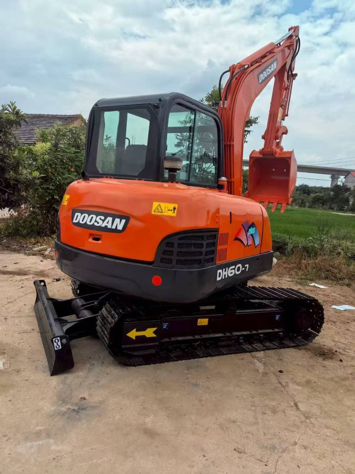 Doosan DH 60 - Мини багер: снимка 1 Doosan DH 60 - Мини багер: снимка 1