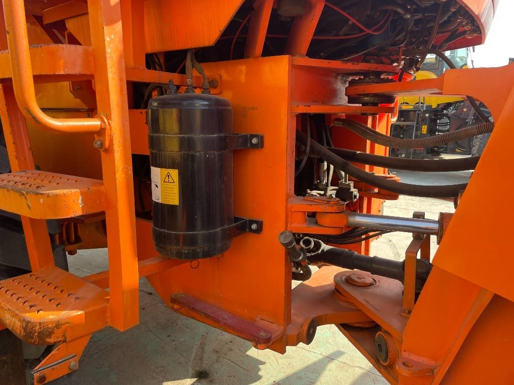 Колесен товарач Doosan DL 505: снимка 12