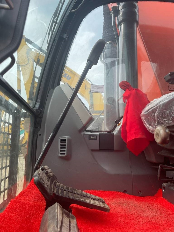 Doosan DX 225 - Верижен багер: снимка 4 Doosan DX 225 - Верижен багер: снимка 4