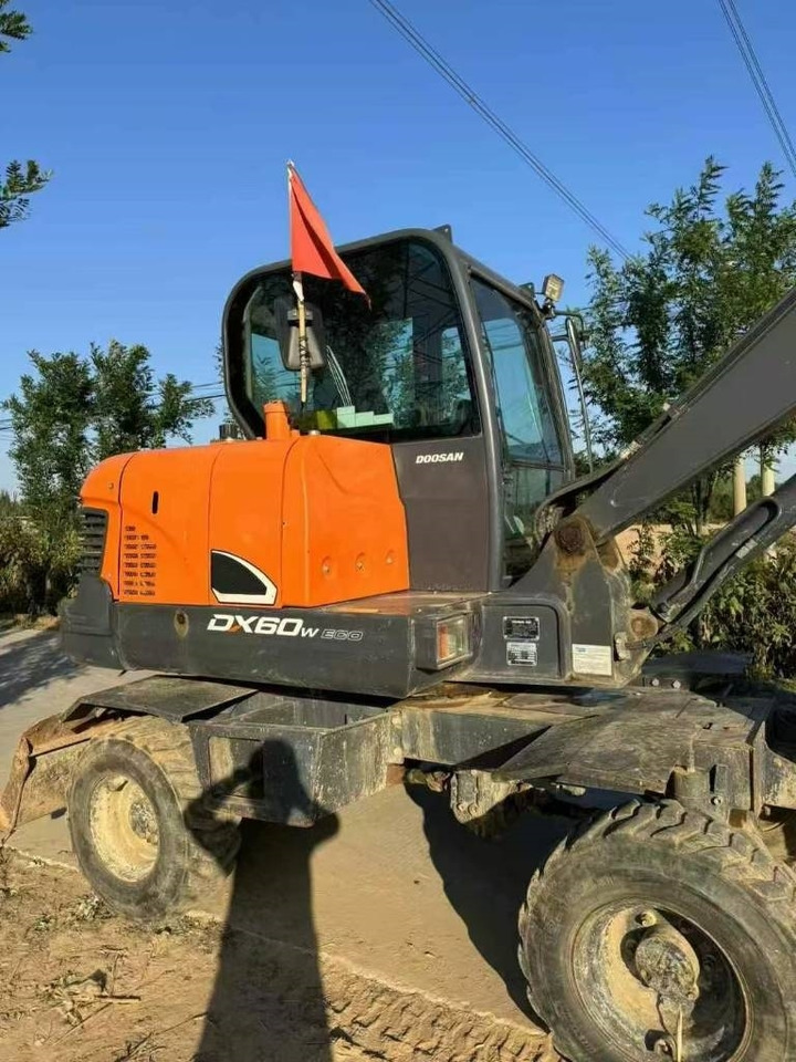Мини багер Doosan DX 60: снимка 6